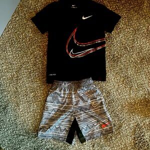 Nike set boys size 5/s